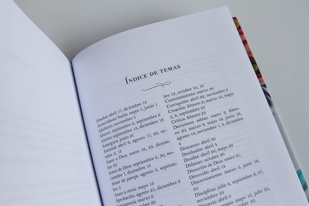 Un año con Dios: 365 devocionales para la mujer