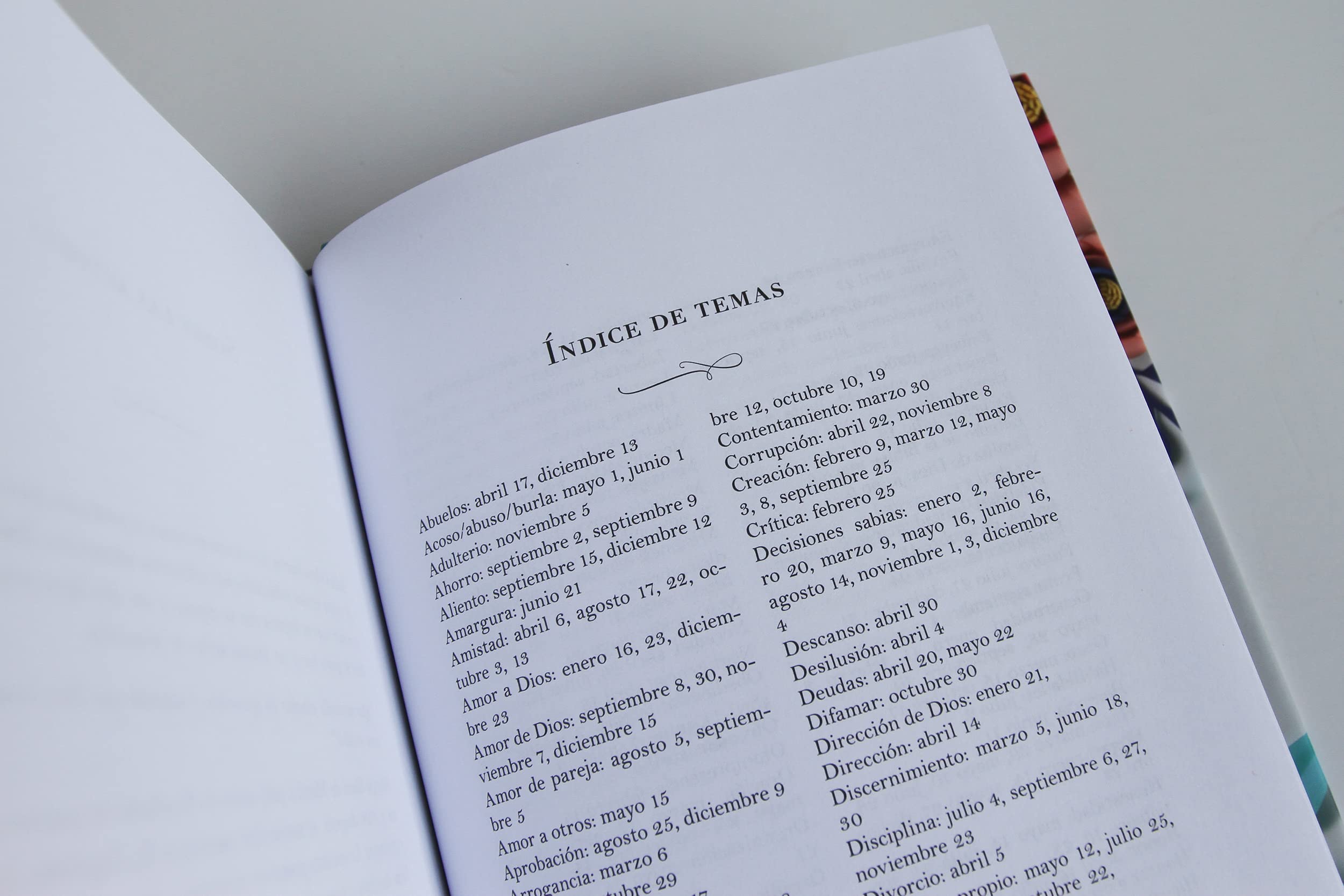 Un año con Dios: 365 devocionales para la mujer