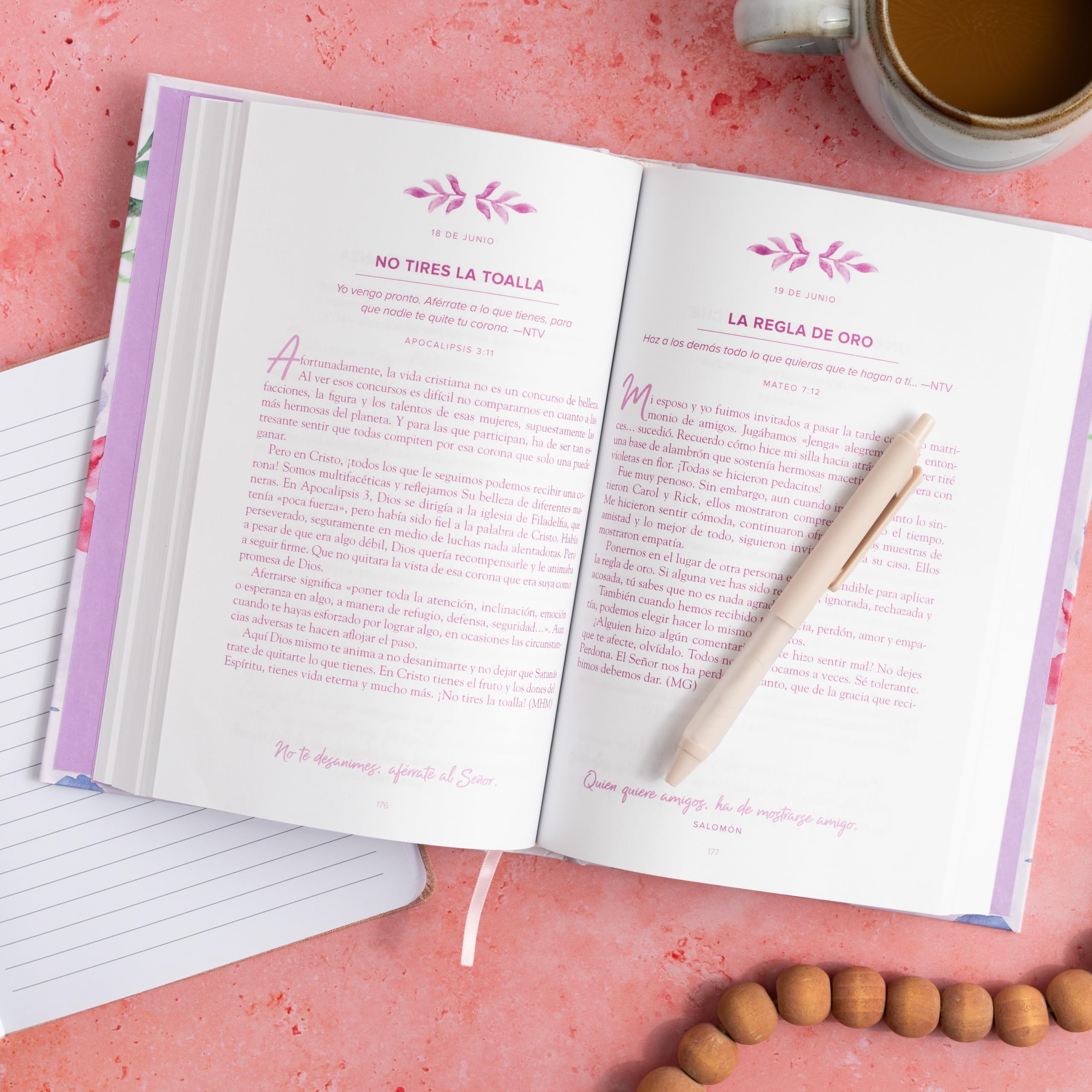 Un año con Dios: 365 devocionales para inspirar tu vida